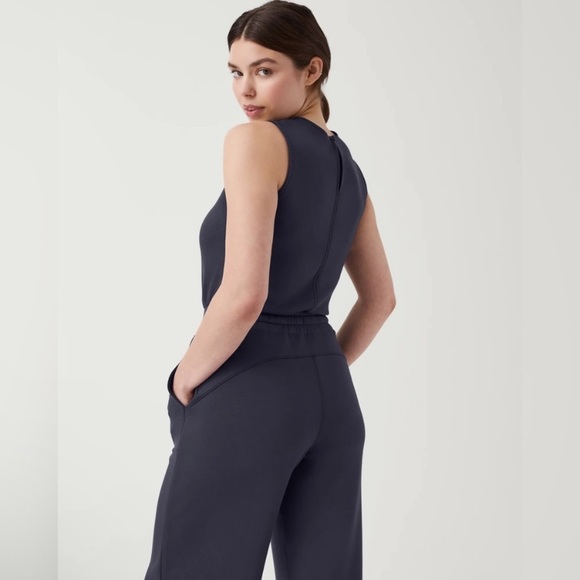 💚 SPANX AirEssentials Jumpsuit - Navy - Picture 4 of 7